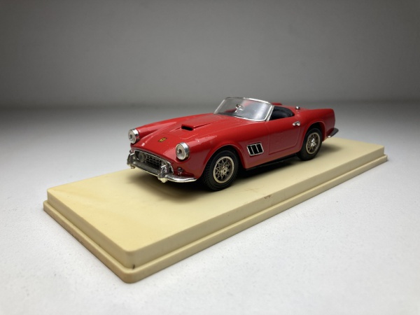 Ferrari 250 GT Spider California Vermelha Idea3 Escala