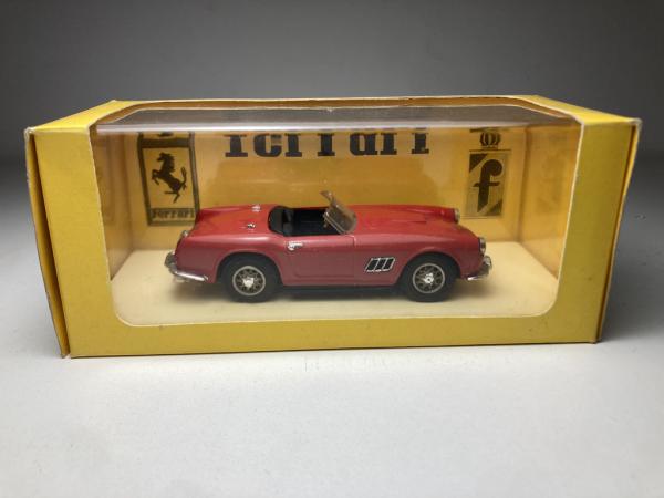 Ferrari 250 GT Spider California Vermelha Idea3 Escala