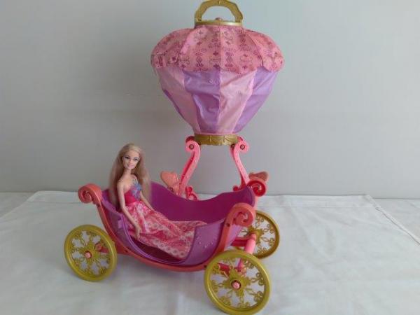 Carruagem Balão Barbie Mosqueteiras