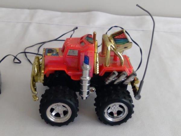 Caminhão de Controle Remoto Brinquedo Futuro Tanque Vermelho e Branco