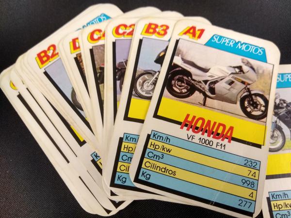 Jogo de Cartas Colecionáveis 4 Match Super Motos Cromy Club Anos