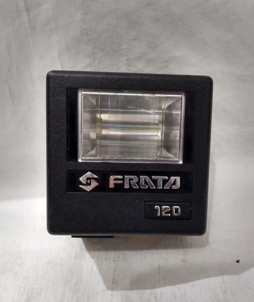 Flash para câmera marca FRATA 120. Acessório em bom est