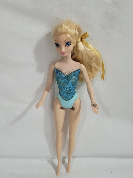 Boneca Frozen Princesa Ana e Elsa 28 cm Musical em Promoção na