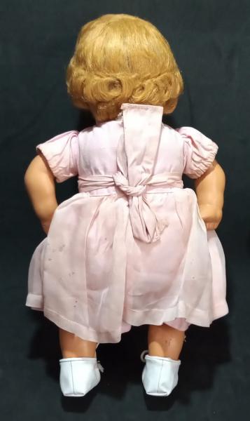 Boneca antiga anos 60 corpo em pano. Cabeça, pernas e b