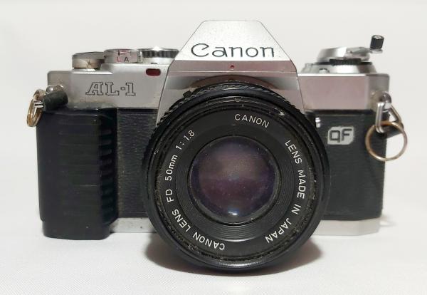 CANON - ANTIGA CÂMERA FOTOGRÁFICA JAPONESA DE 35 MM, MO