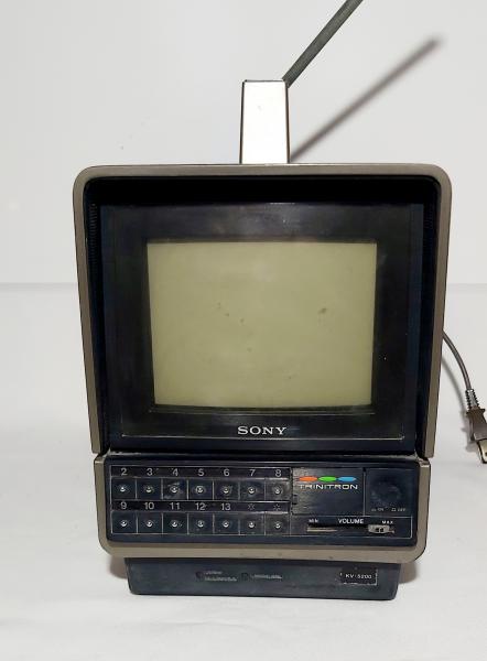 テレビ SONY FD Trinitron PCV-RX50V7 Em 2006, a Sony lançou seu último CRT na América do Norte, o KD