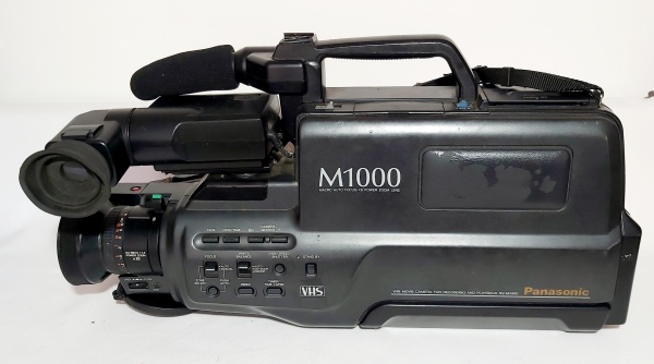 PANASONIC - FILMADORA MV 100, MODELO VW-SHM10, VHS. ACO