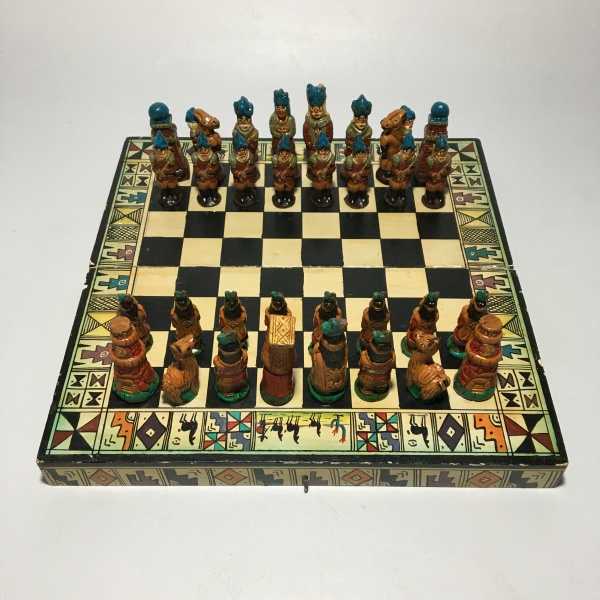 Tabuleiro de xadrez completo com peças torneadas em mad