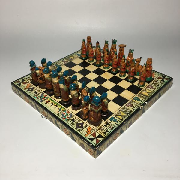 Tabuleiro de xadrez completo com peças torneadas em mad
