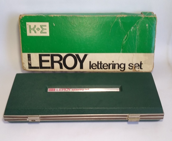 Antigo Estojo Normógrafo LEROY Lettering Set NJ 07960 + Materiais para  desenho