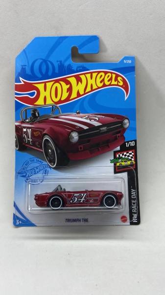 Hot Wheels Triumph TR6, escala 1:64. Lacrada. Miniatura conforme