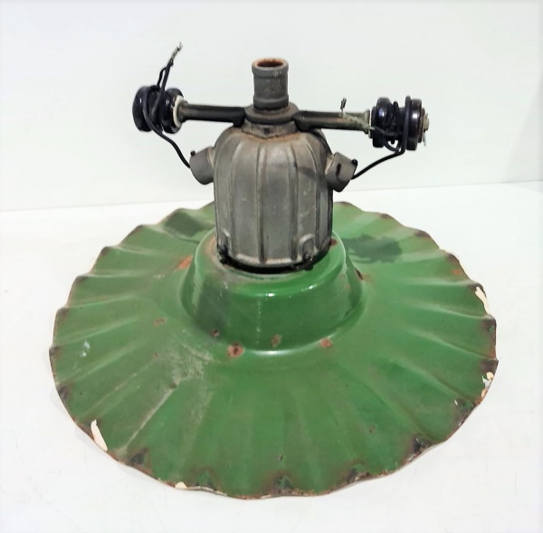 LUMINÁRIA LIGHT Antiga luminária de rua, muito usada no