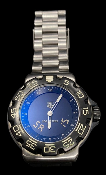 TAG HEUER REL GIO DE PULSO Modelo CAC111D. Caixa em