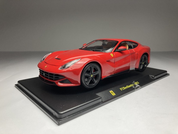 BBR Ferrari F12 berlinetta 2012年 レッド Ferrari F12 Berlinetta 2012 Vermelha Escala 1/24 miniat