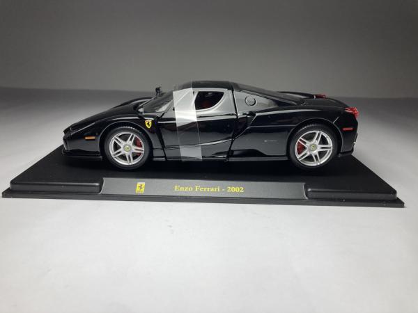 Ferrari Enzo 2002 Preta Escala 1/24 miniatura em metal