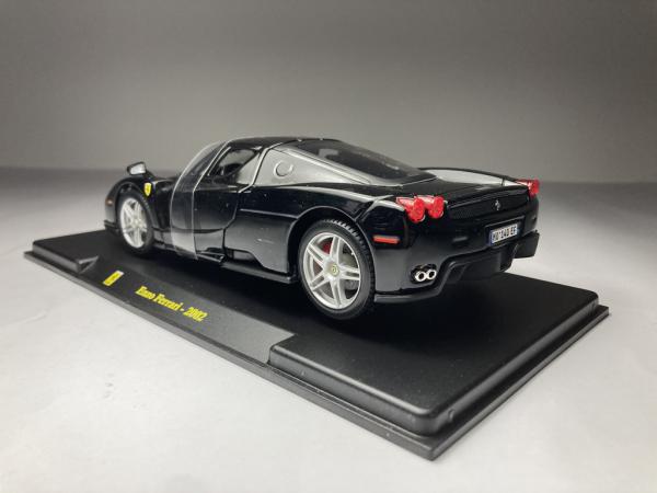 Ferrari Enzo 2002 Preta Escala 1/24 miniatura em metal