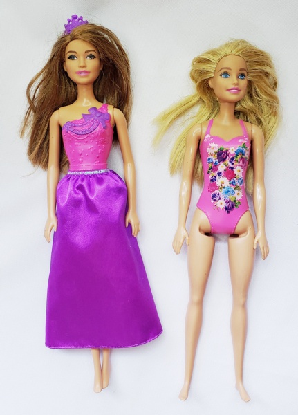 Lot De 2 Poupées Barbie - Occasion - Pour Collection Ou Jouer