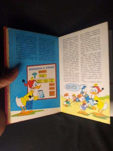 antigo livro capa dura manual do peninha Disney editora