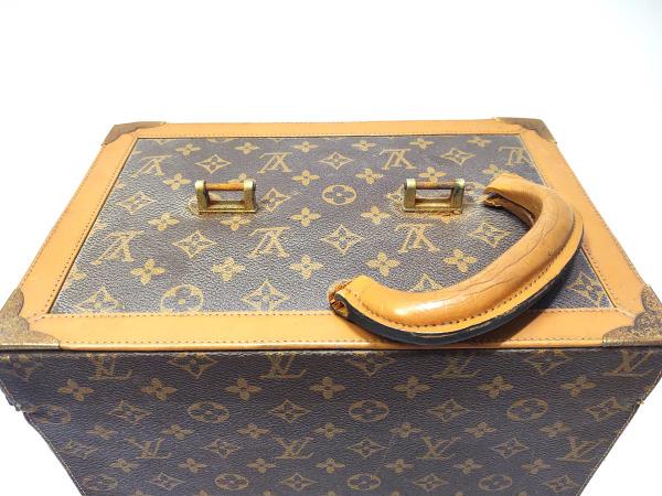 LOUIS VUITTON/ FRANCE - ANTIGA E GRACIOSA MALETA DE MÃ
