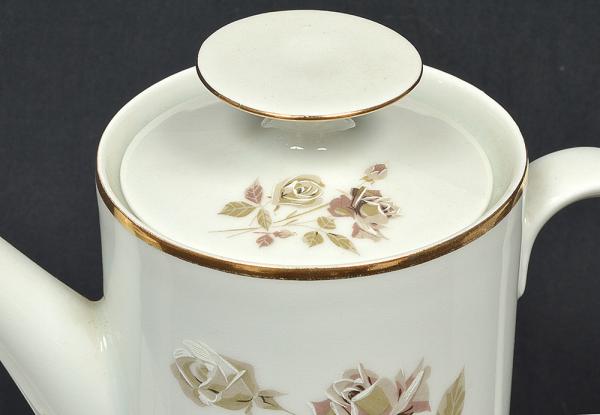 Jogo de chá em porcelana Mauá 9 pçs, composto de 1 bule
