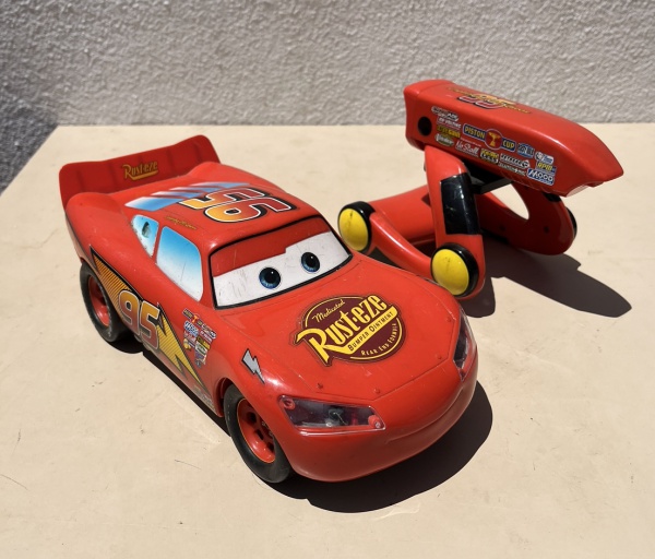 Carro de Controle Remoto Grande - Disney Cars Relampago McQueen