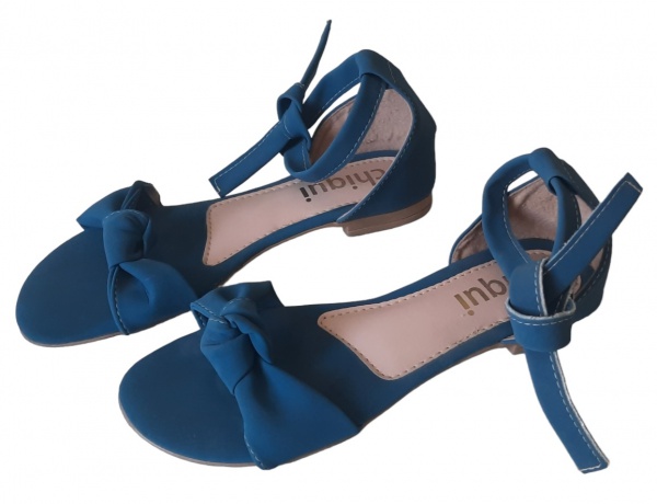 Sandália de amarrar na cor verde, marca Chiqui, tamanho