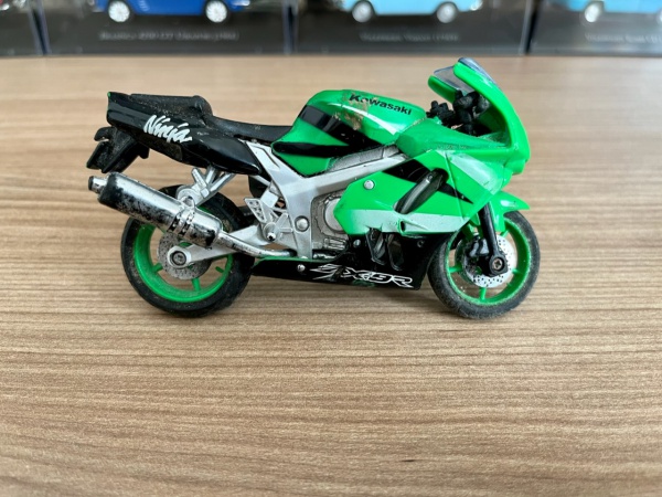Green Miniatura moto Kawasaki Ninja ZX-9R. Escala 1/18. Aprox