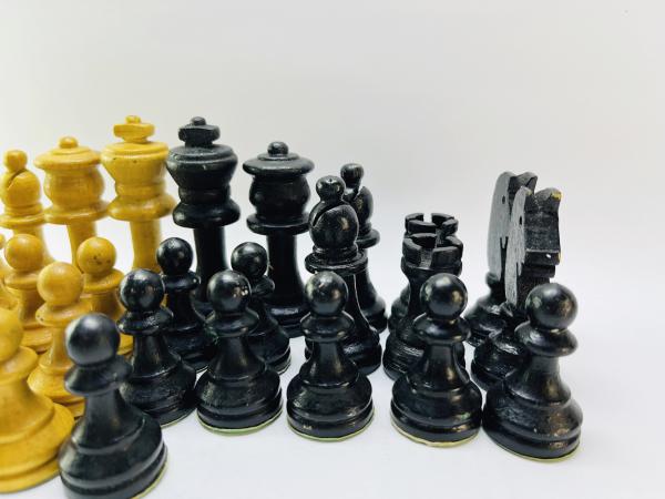 Jogo de Xadrez com 32 peças, todas feitas de Madeira