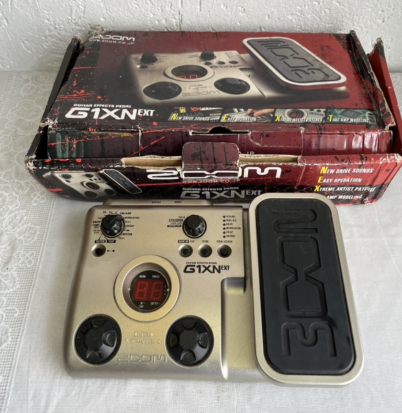 Pedal para Guitarra Zoom Mod. Gixnext Na Caixa, sem teste