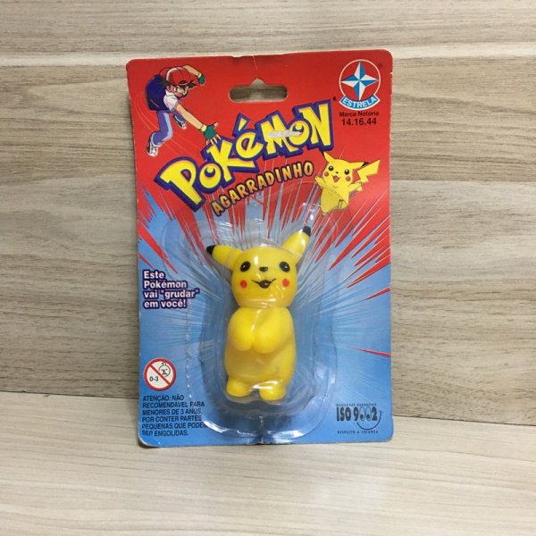 POKEMON PIKACHU AGARRADINHO EM VINIL, BRINQUEDO LACRADO