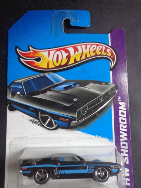 Hot Wheels Dodge Charger 71 preto/azul 2012, no blister, lacrado