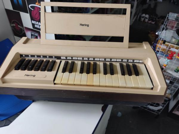 Teclado Piano antigo Hering, infantil, bom estado, Não