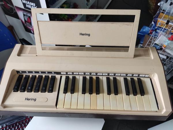 Teclado Piano antigo Hering, infantil, bom estado, Não