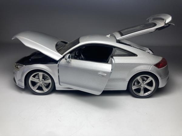 Audi TT RS Prata Burago Escala 1/18 miniatura em metal