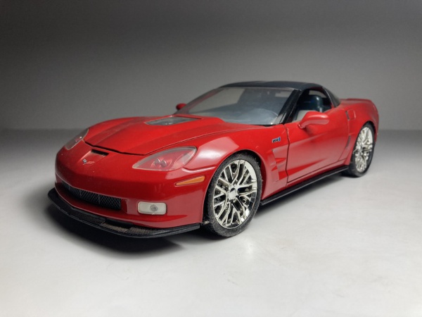 Chevrolet Corvette ZR-1 1992 – Maisto 1/18 – Blanche – Miniature De Collection