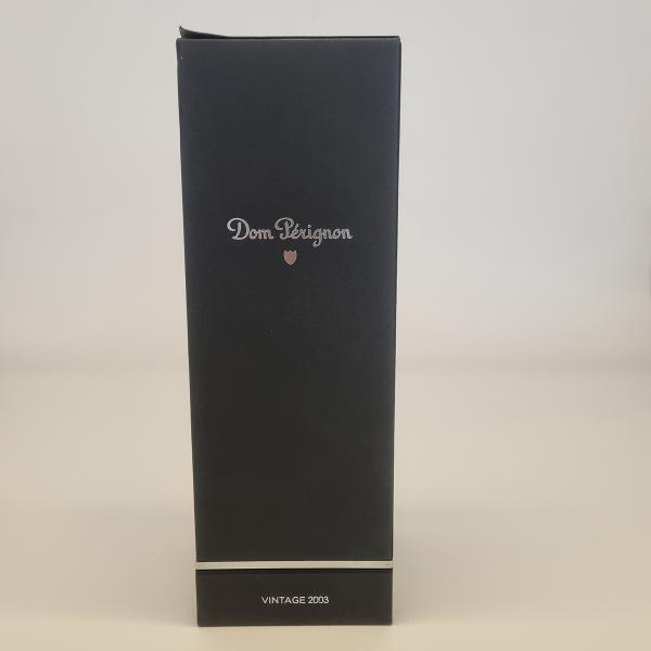 Garrafa de Champagne Dom Perignon Vintage 2003 brano brut contendo