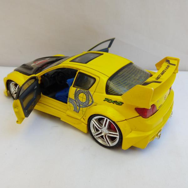 Miniatura Colecionável Kentoys em Escala 1:24 - MAZDA RX-8