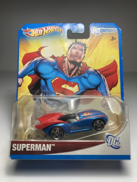 Superman DC Universe Hot Wheels Characters Cars Escala 1/64 min