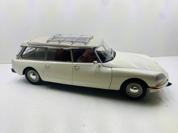 1967 Citroen ID 19 Break 1:18 Scale Diecast Model Car by Norev