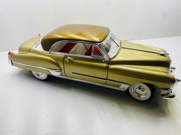 ミニカー Cadillac 1949 Coupe de Ville 1:18 Miniatura em metal 1949 Cadillac Coupe de Ville - Marca