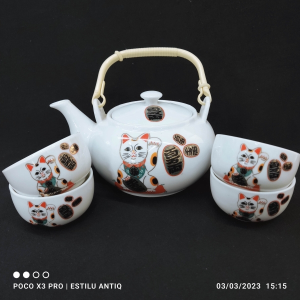 Antigo conjunto para chá em porcelana oriental policrom