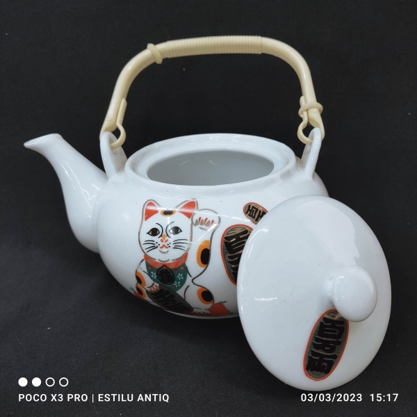 Antigo conjunto para chá em porcelana oriental policrom