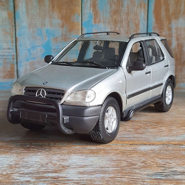 CARRINHO MINIATURA DE FERRO MAISTO MERCEDES BENZ ML 320