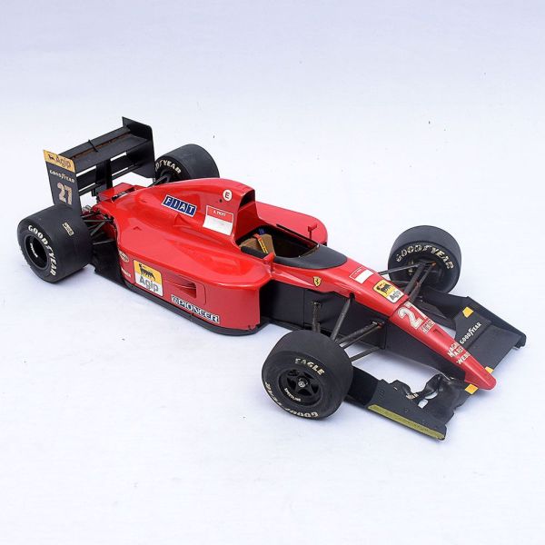 Miniatura - Carro Ferrari F1-90 1990 Alain Prost Ferrari. Escala 1