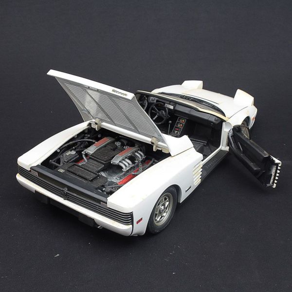 FERRARI TESTAROSSA SPIDER. Escala 1/8. Fabrcante Pocher. Miniatura
