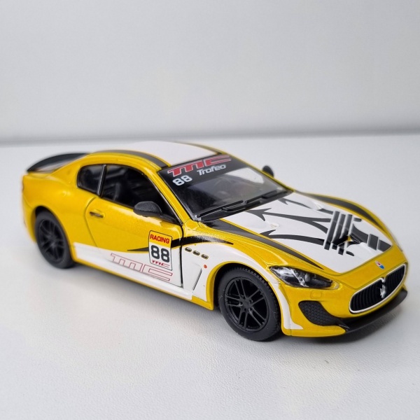 KINSMART - KT5395 - Maserati Gran Turismo MC Stradale -