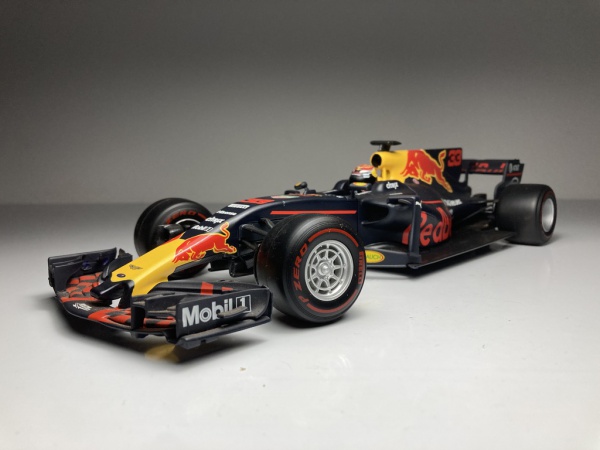 Red Bull Racing Tag Heuer RB13 Max Verstappen Burago Es