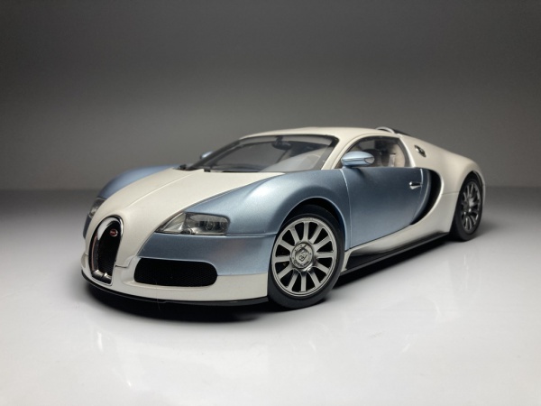 Bugatti Veyron 16.4 (Production Car) Branco/Cinza Autoa