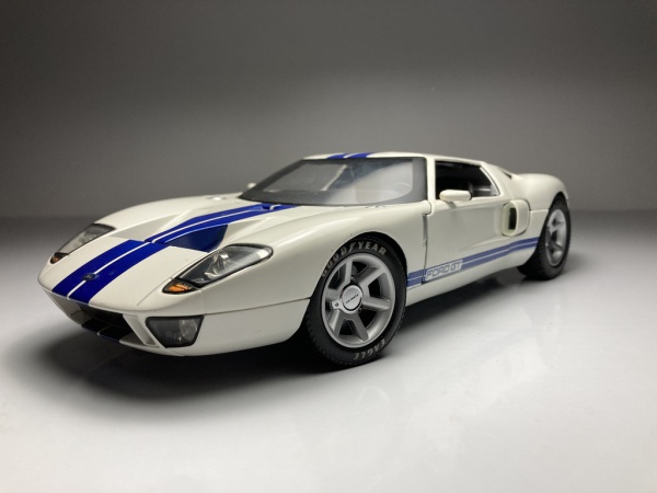 1:18 Diecast ￼Ford GT ホワイト ミニカー Ford GT Branco Hot Wheels Escala 1/18 miniatura em meta