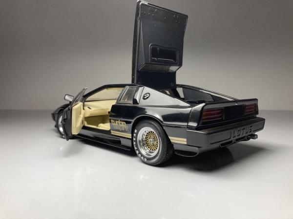 Lotus Esprit Turbo Preto AutoArt Escala 1/18 miniatura
